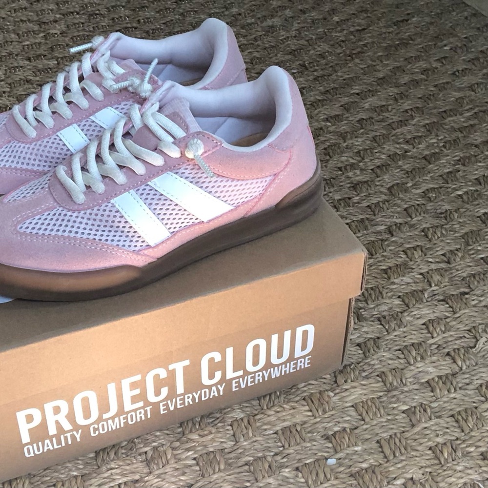 Project Cloud Girls Pink Little Verdy Sneakers size 13